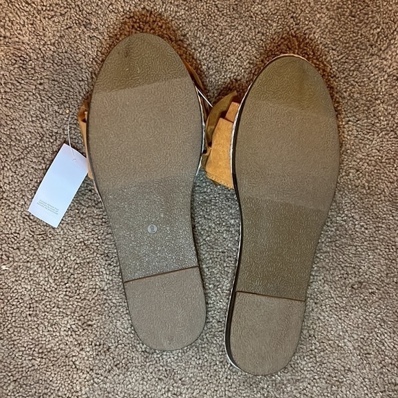 NWT! LOFT Outlet Bow Sandals mustard yellow size 9 - Picture 2 of 2